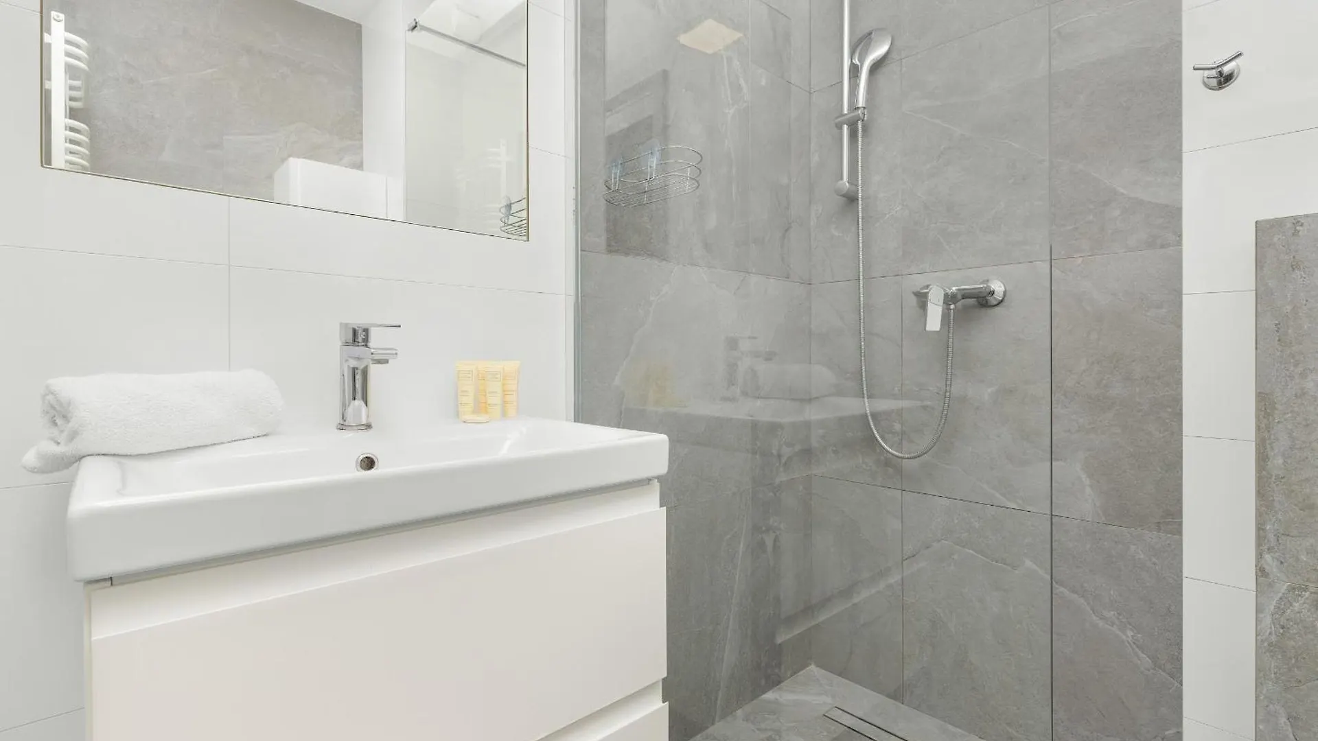 Nowoczesne I Komfortowe Studio Z Widokiem Na Morze Na 11 Pietrze W Gdansku By Noclegi Renters Апартаменты